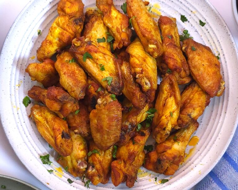 a close look to chicken wings in a plate