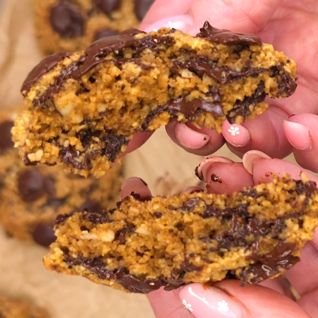 a close look of chocolate chip cookie